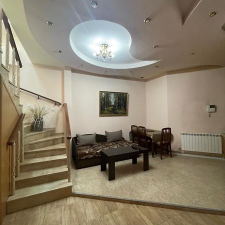 יירבאן Apartment #1 In The City Center מראה חיצוני תמונה