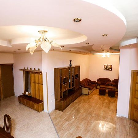 יירבאן Apartment #1 In The City Center מראה חיצוני תמונה